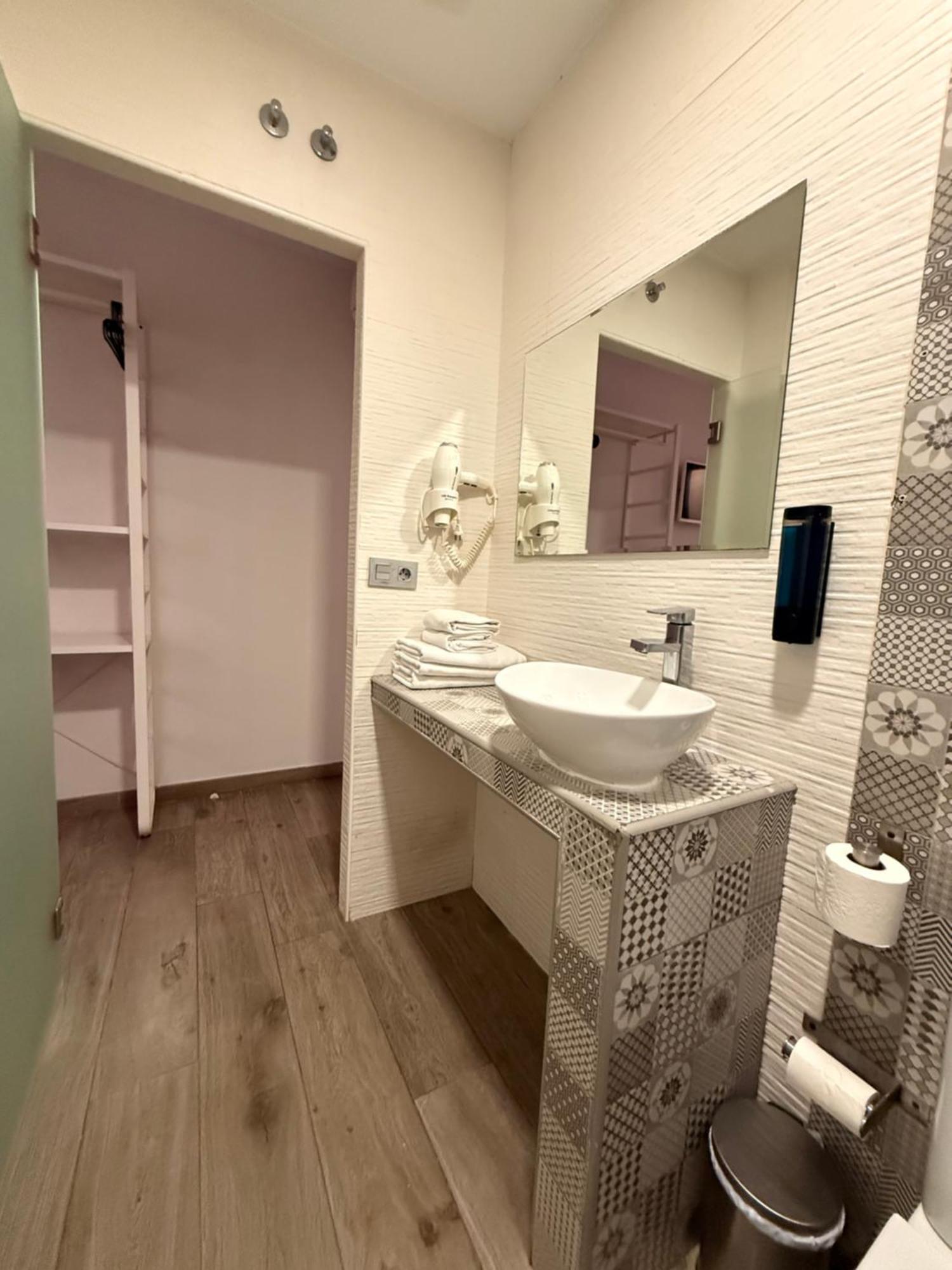 Hostal Letto Dal Mare Valencia Exterior photo